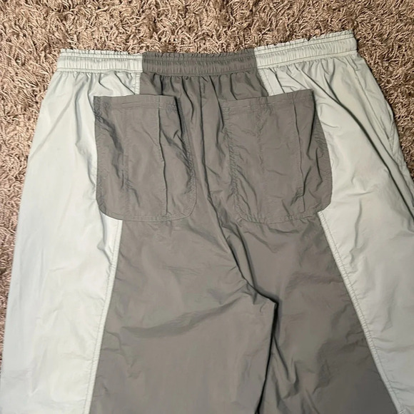 Anthropology +Daily Women’s Two Tone Green Elastic Waist Practice Pants - Picture 6 of 7